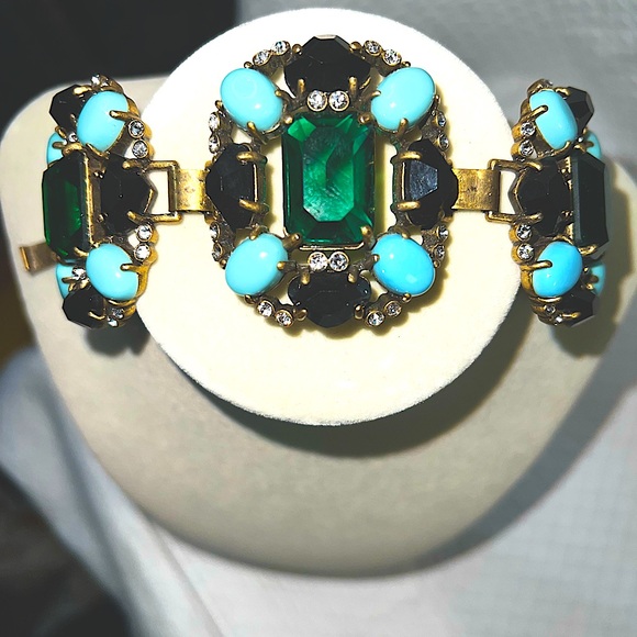 J. Crew Jewelry - Beautiful J Crew Emerald Rhinestone Bead Bracelet